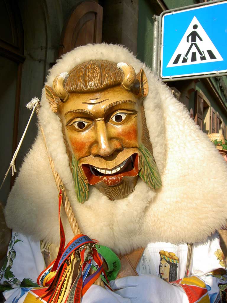 Die Maske für die Person otbeliwajuschtschaja die Festziehende